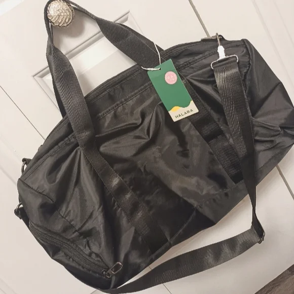 Halara gym duffle bag with adjustable strap, new - Picture 14 of 14